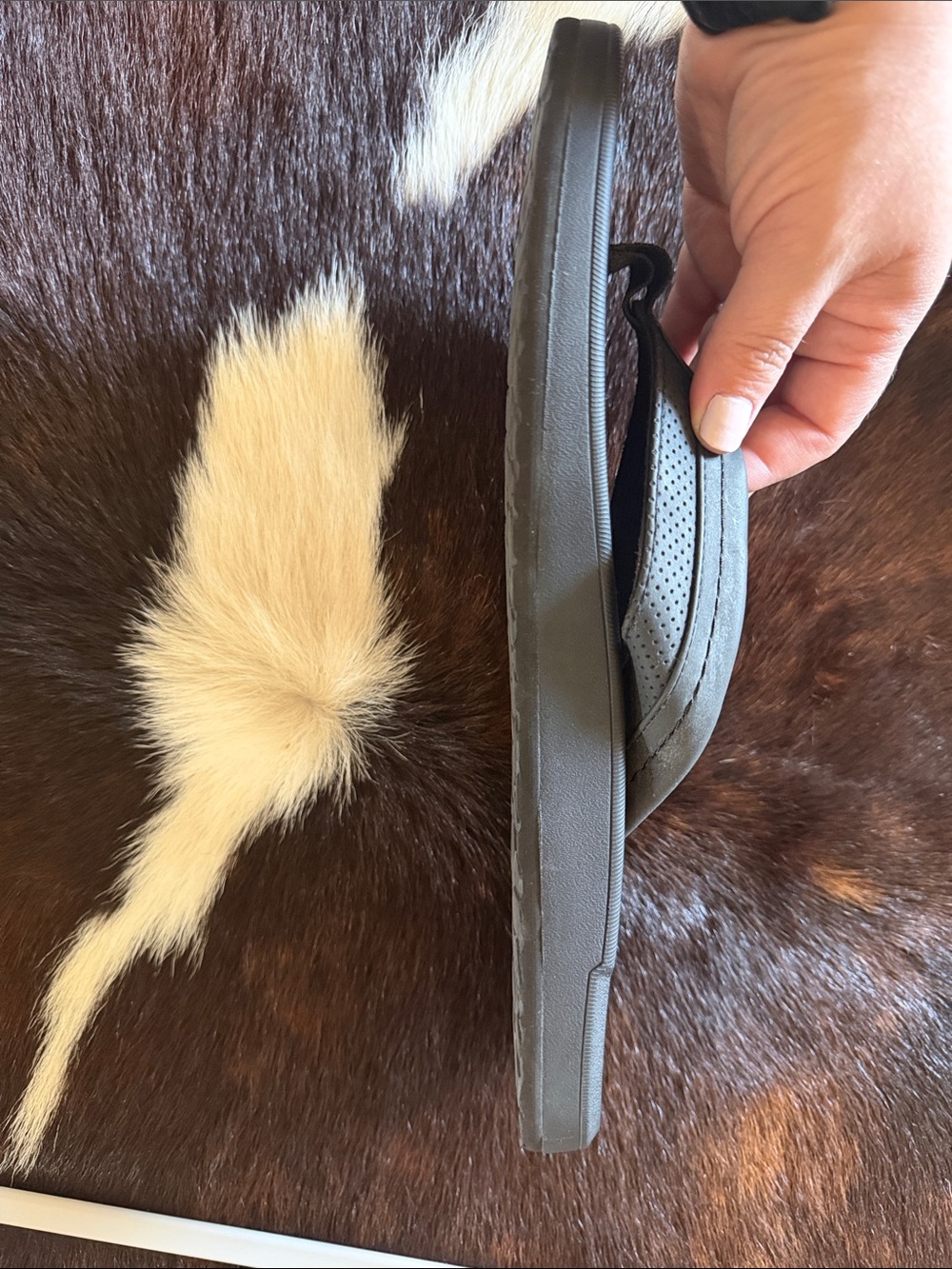 Flojos Men's Black Foam Flip-Flop Sandals - Picture 5 of 5